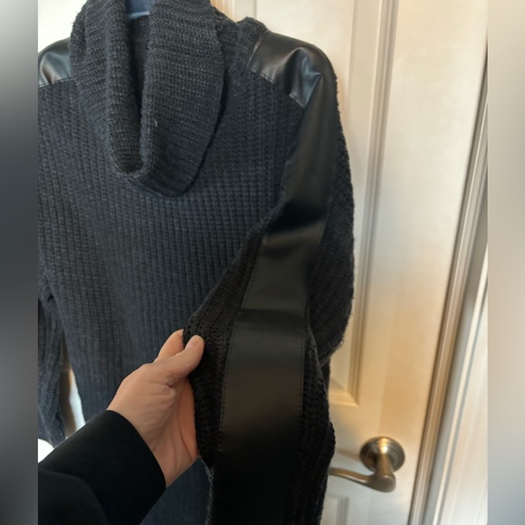 Alison Andrews sweater - Picture 5 of 5